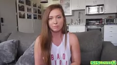 Afspelen Maddy O'Reilly in een taboe realityshow: stiefbroer neukt haar op zijn hondjes en komt klaar in haar mond