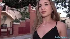 Abspielen Ein Mann gibt 15 Frauen einen Blowjob, die alle seinen Schwanz lutschen Ich sage nicht, dass ich sie nicht lutsche