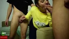 VON IHREM FREUND GEÖLT UND AUF DEN RÜCKEN GEFICKT, Sex mit einem alten Mann, der seine Nichte fickt