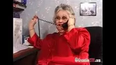 Abspielen Reife Frau mit großen und weichen Titten fickt hart mit einem jüngeren Mann