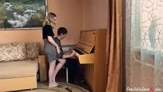 Reproduzir O namorado dela toca piano e faz a parceira querer fazer sexo