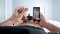 Betrapt met lul in de hand bij films aan de telefoon en geneukt door blonde zus