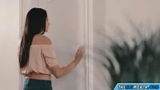 تشغيل يعطي الرجل ألسنتها في كسها ثم يجعلها تمتصها