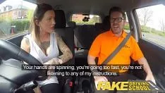 Reproducir Paga una sesión de conducción con un juego sexual de coches