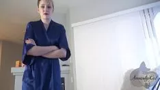 Jouer Lâche la honte et commence à la sucer fort