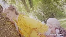 Jouer Sexe dans la forêt avec la belle Tiffany