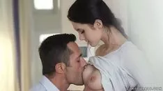 Reproduzir Amor com uma bucetinha sem flocos