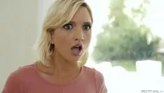 Reproducir dama con senos juguetones tiene sexo total