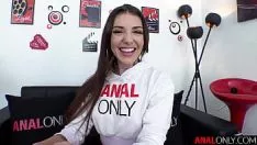 Reproducir Ella quiere que te calles ya que solo usará tu gran polla.