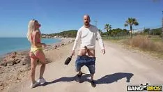 Redare Pule mari bagate in vaginul fetelor albe