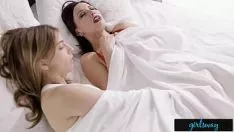 تشغيل مثليات فاخرة تظهر لك كيفية إسعاد المرأة دون الحاجة إلى ذلك