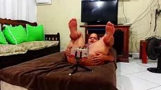 تشغيل هذه امرأة سمراء ذات أثداء سمينة تقدر حقًا الرجال الذين تسميهم