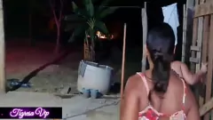 Jouer Amatoriale brasiliana fa sesso anale con due clienti sul tavolo da biliardo