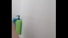 تشغيل إزالة كريم مشعر يؤدي إلى جلسة الاستمناء المنفرد