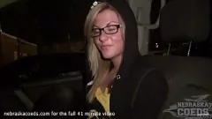 Jouer La prima esperienza con il dildo della magra spogliarellista dell'IOWA Miranda