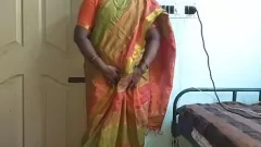 Redare Desi Indian Maid își scoate sânii mari pentru o întâlnire hardcore