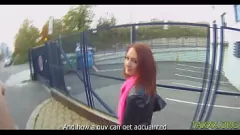 Die brünette Teenie-Amateurin Lizaveta K bei einer intensiven Hardcore-Begegnung