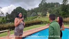 Reproduzir Agente imobiliário de MILF excitada em dramatização de trio com peitos grandes e boquete molhado