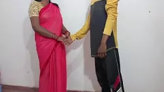 Redare Aventura sexuală anal a lui Desi MILF Ritu în stil doggy