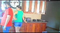 Redare Spycam a prins întâlnirea interzisă a soției brunete cu vecinul vechi