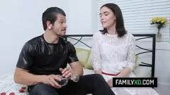Afspelen Stiefsibling taboe: de Valentijnsrelatie van Maddie Winters met Bambino's pik