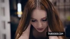 Afspelen Zwangere tiener roodharige Maya Kendrick in hardcore taboe porno