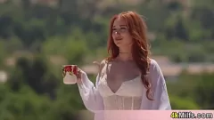 Reproduzir Redhead peituda Milf Madison Morgan anseia pela gravidez em lingerie e meias