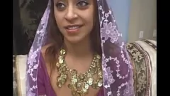 تشغيل الثلاثي العربي يضم امرأة سمراء في سن المراهقة مع الديك الكبير - اللعنة المتشددين و cumshot