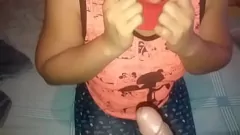 Latina MILF geeft intense pijpbeurt en zwaluwen sperma