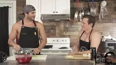 Jouer Porno culinaire de Hunk musculaire: Pourquoi les scripts porno sont-ils si mauvais ?!